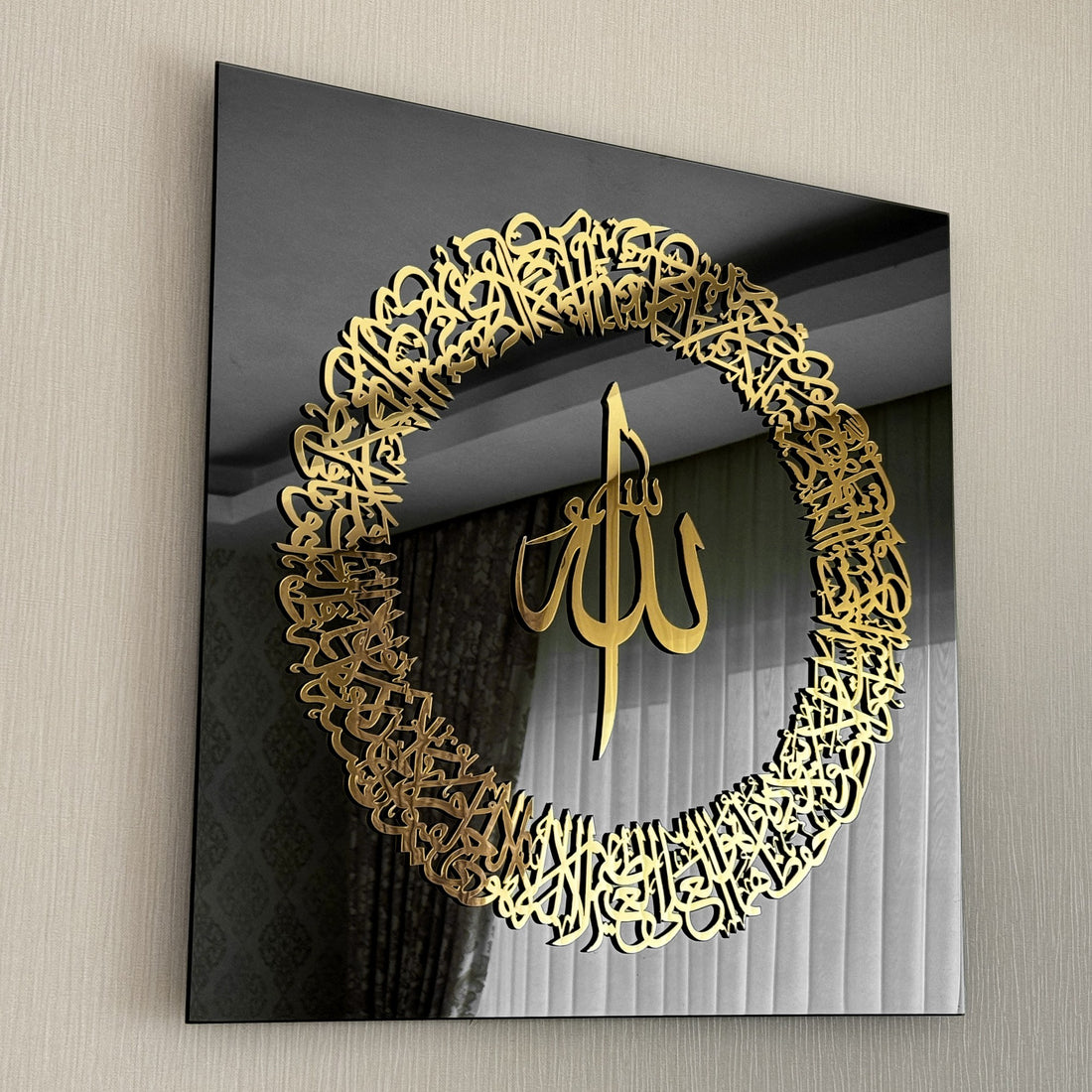 ayatul-kursi-circle-shaped-glass-muslim-wall-art-arabic-calligraphy-black-glass-spiritual-living-room-decor-shukranislamicarts
