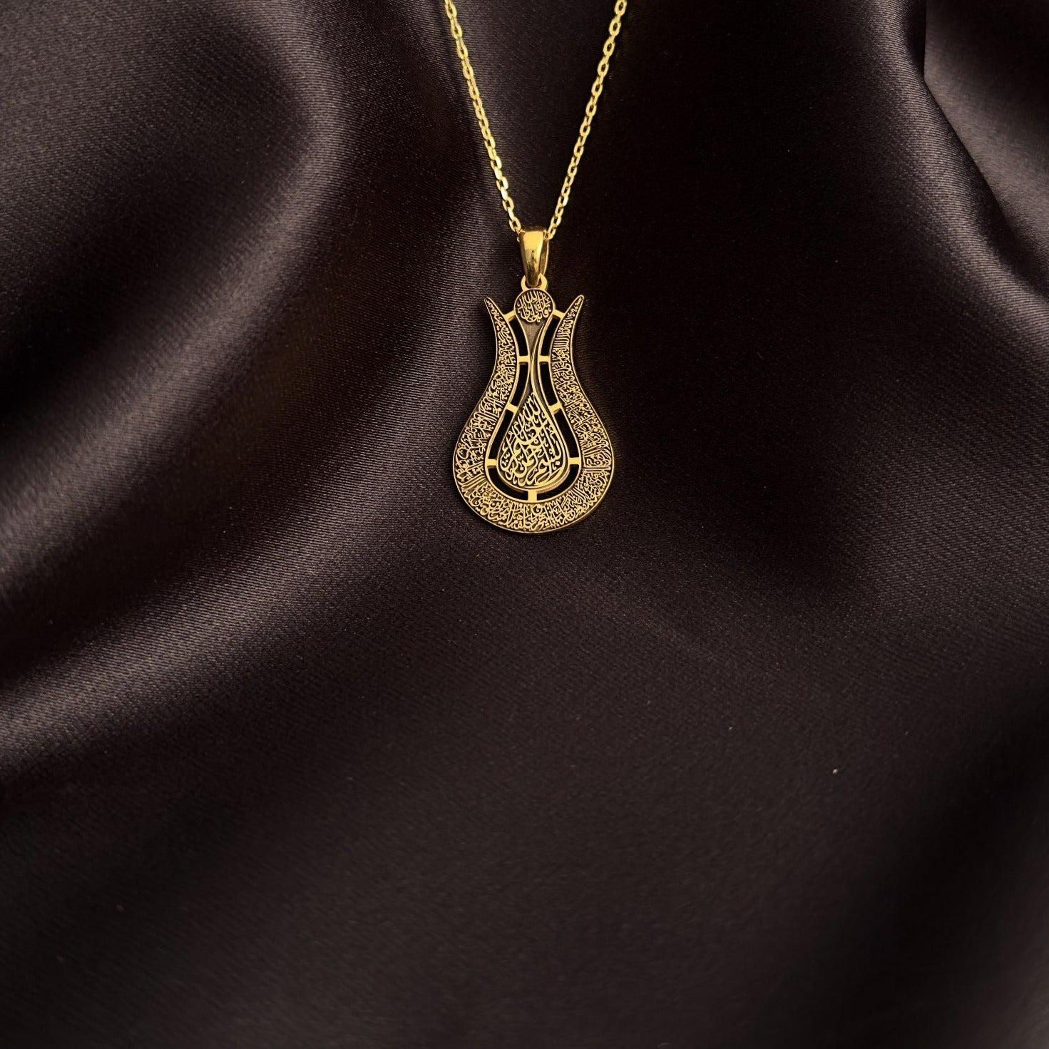 islamic-jewelry-ayatul-kursi-tulip-islamic-necklace-18k-gold-pendant-on-925-silver-affordable-price-quality-craftsmanship-shukranislamicart