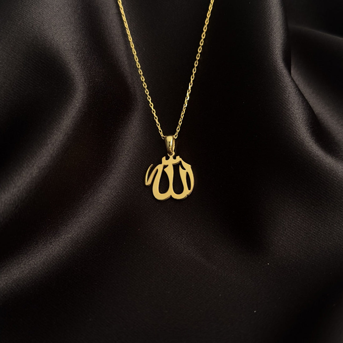 islamic-jewelry-arabic-allah-written-islamic-necklace-18k-gold-pendant-on-925-silver-elegant-calligraphy-design-art-shukranislamicart