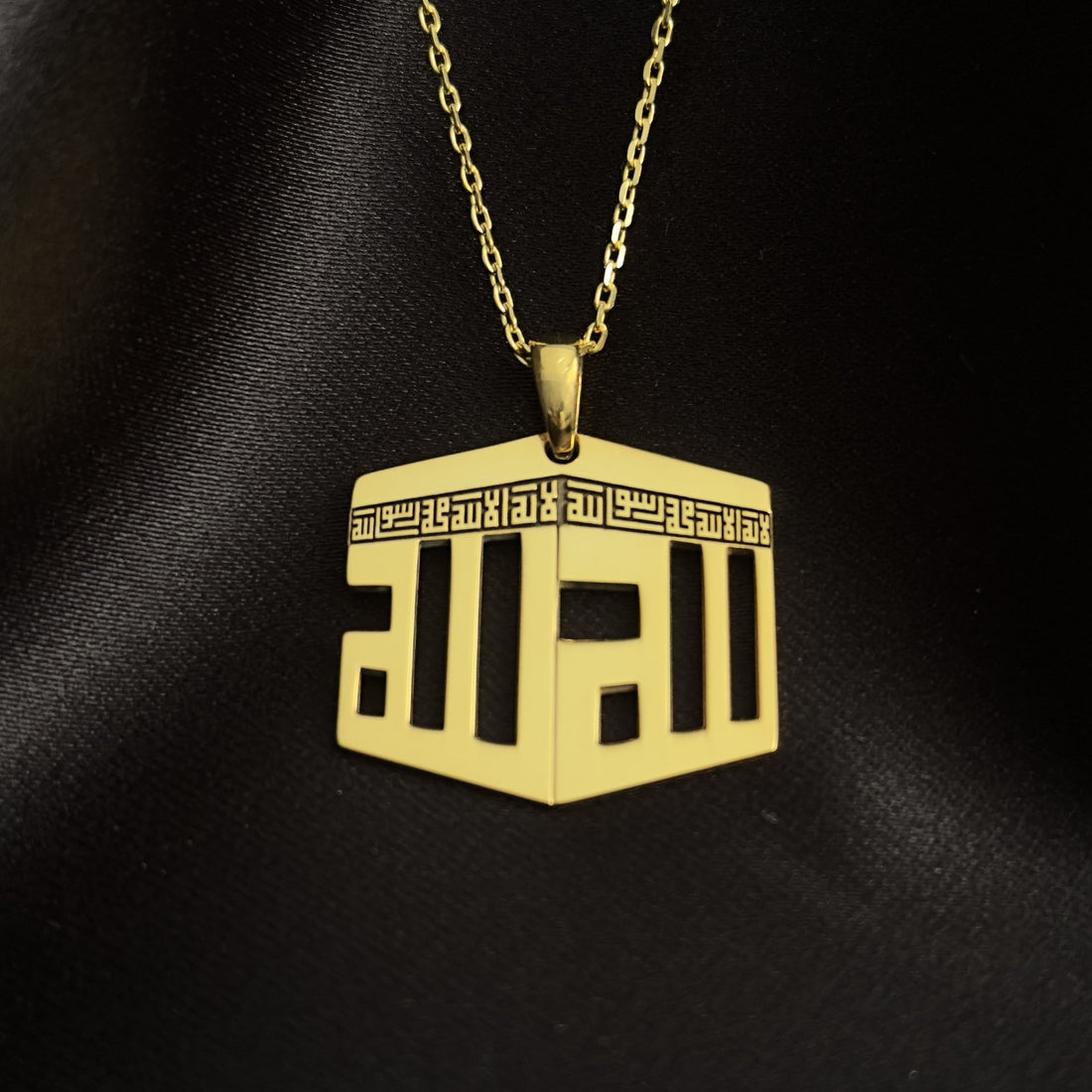 islamic-jewelry-kaaba-3d-design-islamic-necklace-18k-gold-pendant-on-925-silver-elegant-golden-spiritual-piece-shukranislamicart