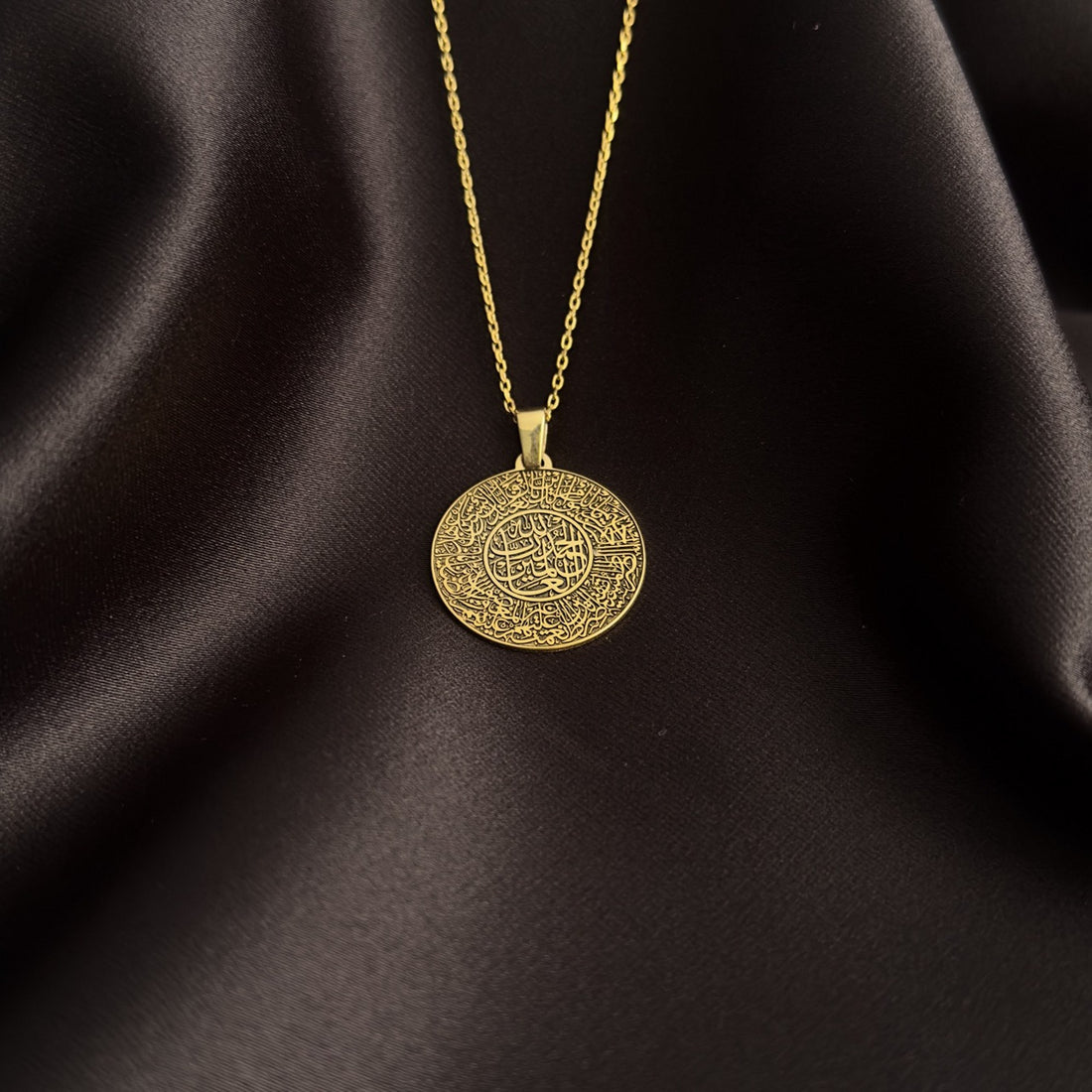 islamic-jewelry-surah-fatiha-circular-islamic-necklace-18k-gold-pendant-on-925-silver-timeless-design-for-devotion-shukranislamicart