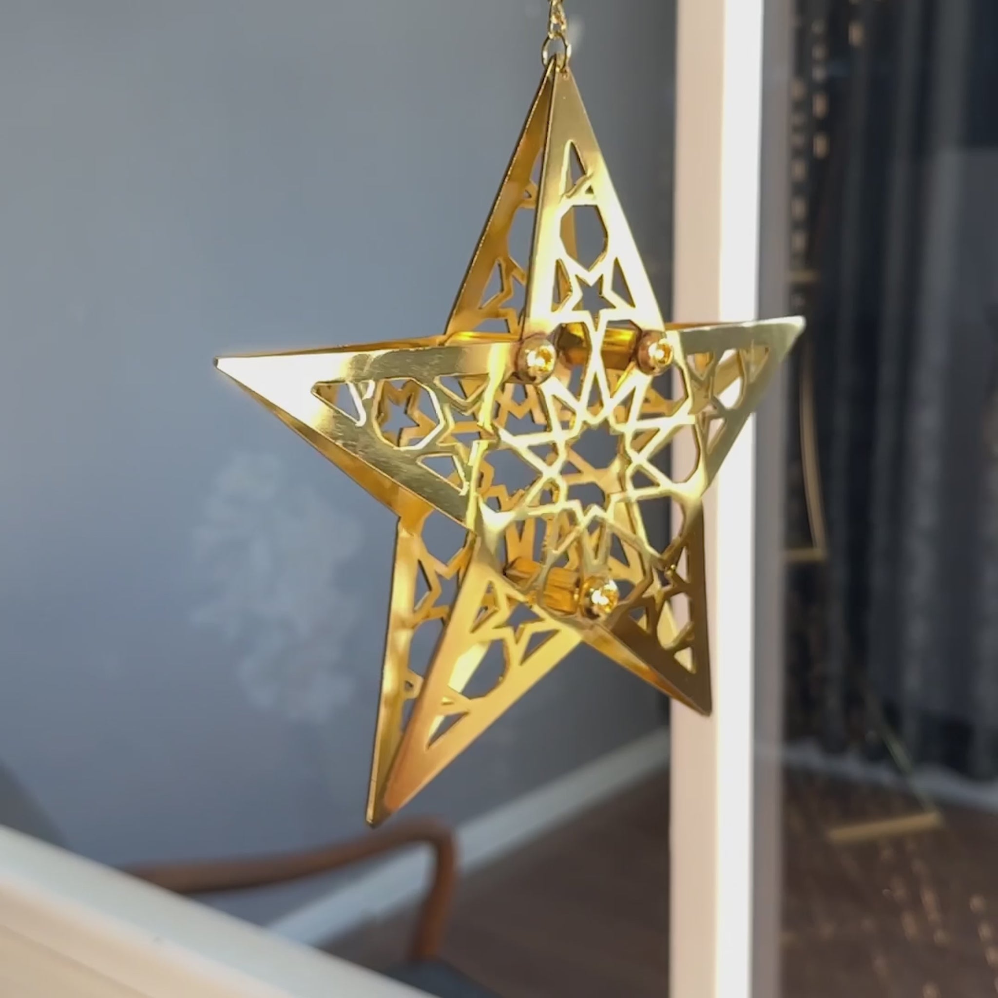 festive-ramadan-decor-metal-crescent-star-gold-islamic-home-enhancement-video-shukranislamicarts